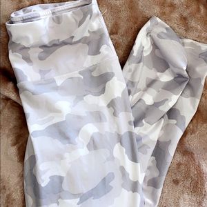 White and grey camo leggings:)